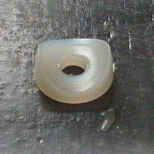 Plastic ringetje onder drukknop