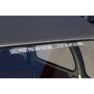 Sticker Ceci n'est pas une voiture